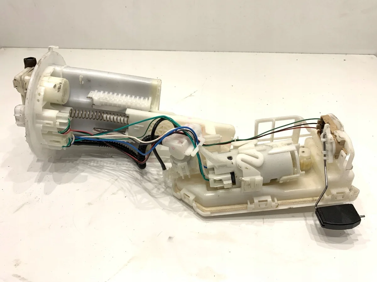 Brandstofpomp Toyota Corolla E21 77020-02C50