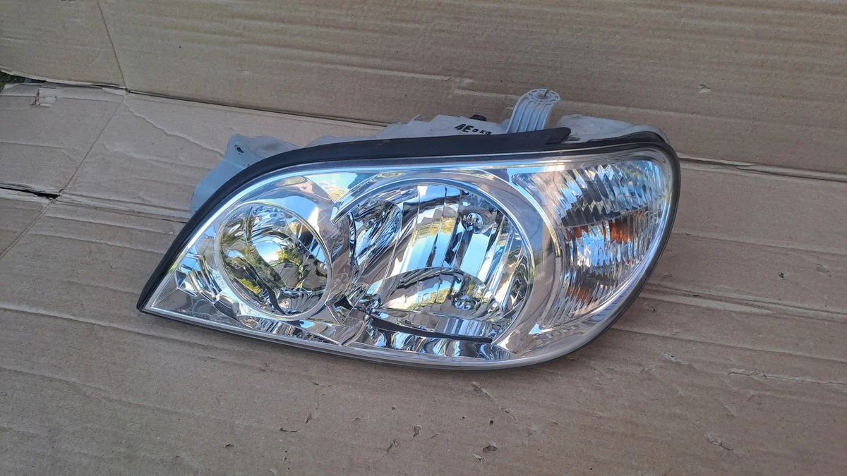 Lámpara Izquierda Kia Carnival 2001-2006