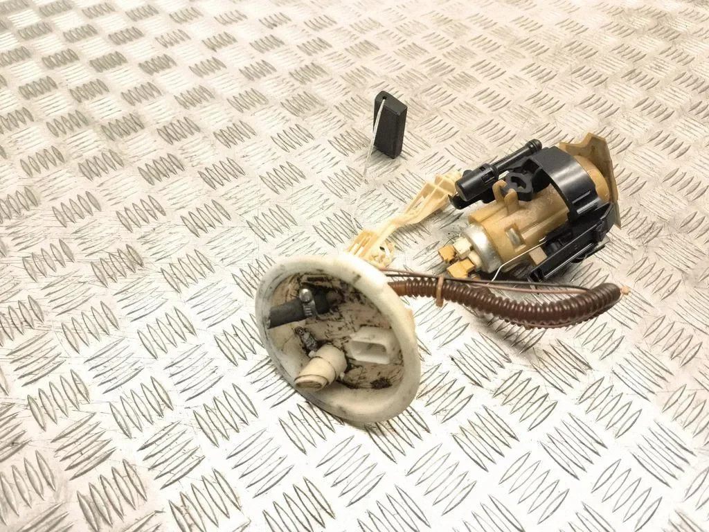 BMW 5 Series E39 Fuel Pump 1183130