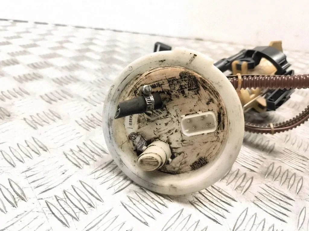 BMW 5 Series E39 Fuel Pump 1183130 thumbnail 1