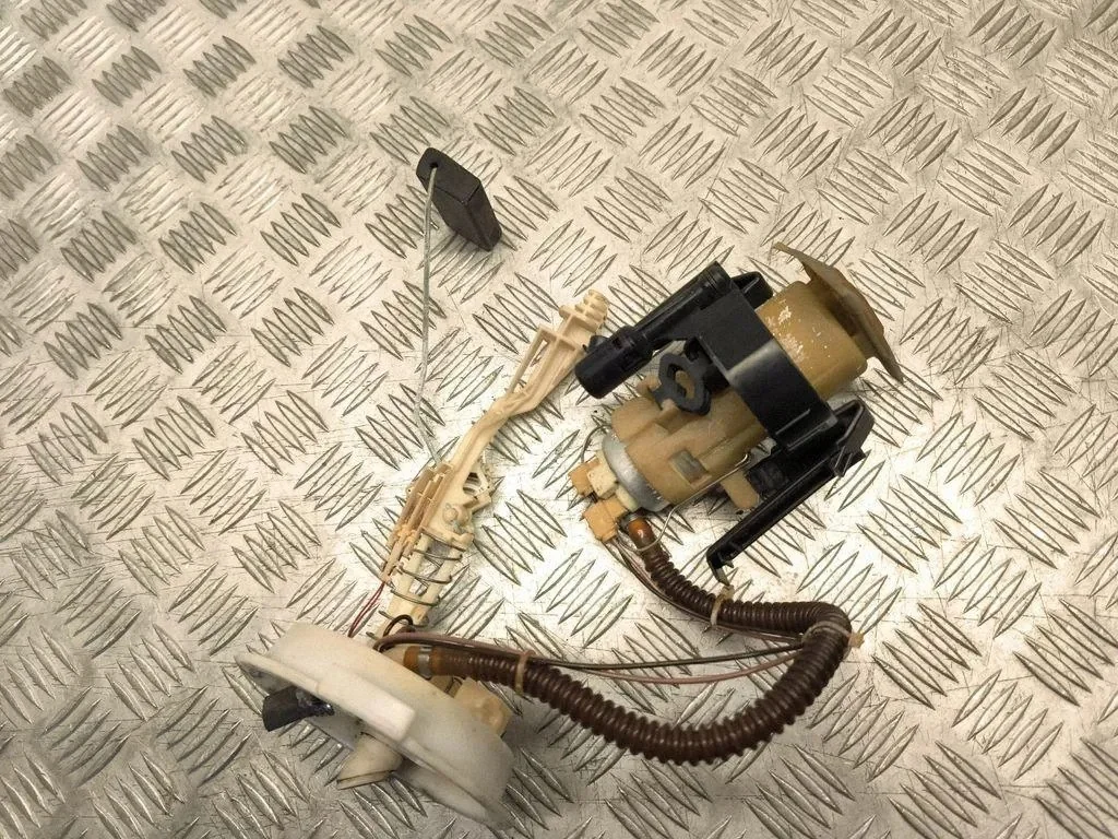 BMW 5 Series E39 Fuel Pump 1183130 thumbnail 3