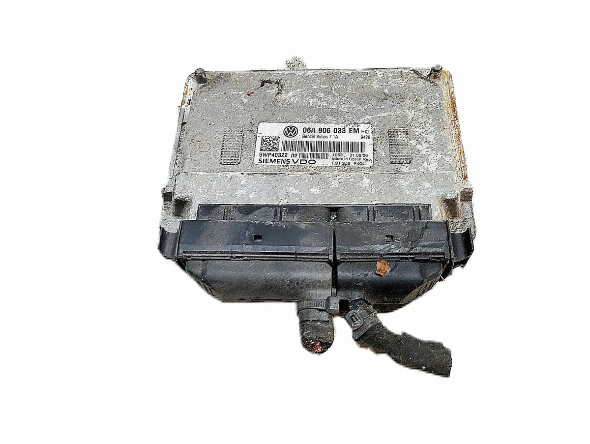 Calculateur moteur Volkswagen 06A906033EM