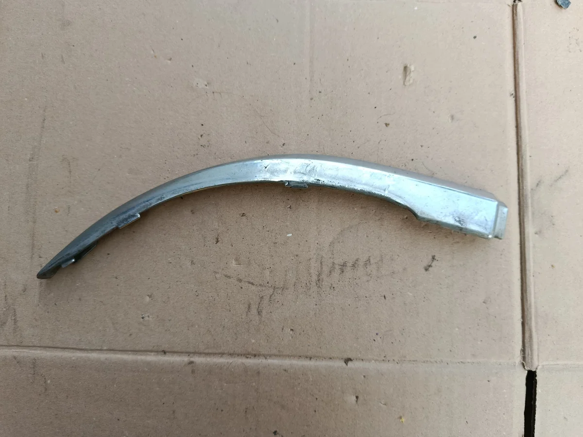 Baguette de pare-chocs chromée droite arrière Citroen C4 Grand Picasso 9660090977