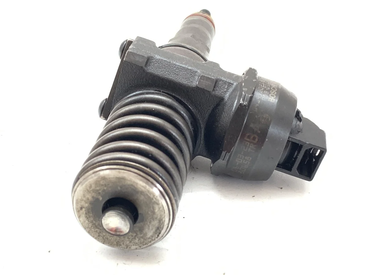 Polttoainepumppu 0414720215 Volkswagen Golf V