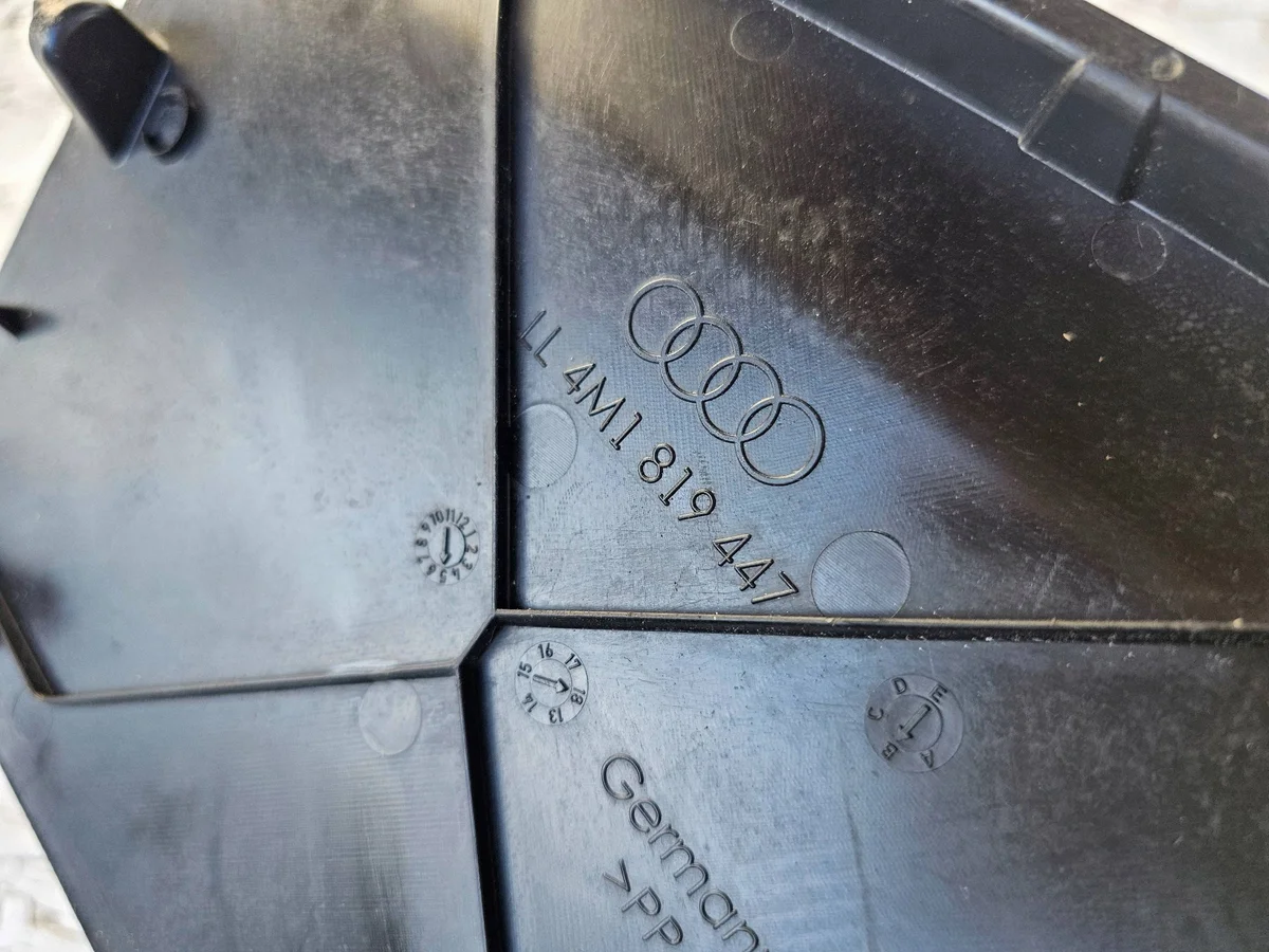 Audi Q7 SQ7 4M Abdeckung 4M1819447 image 5