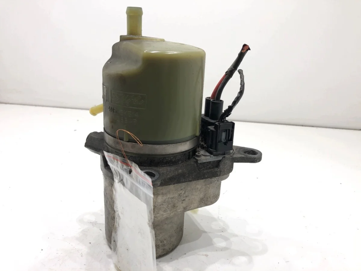 Volvo S40 II Ohjaustehostimen pumppu 4N51-3K514-DR