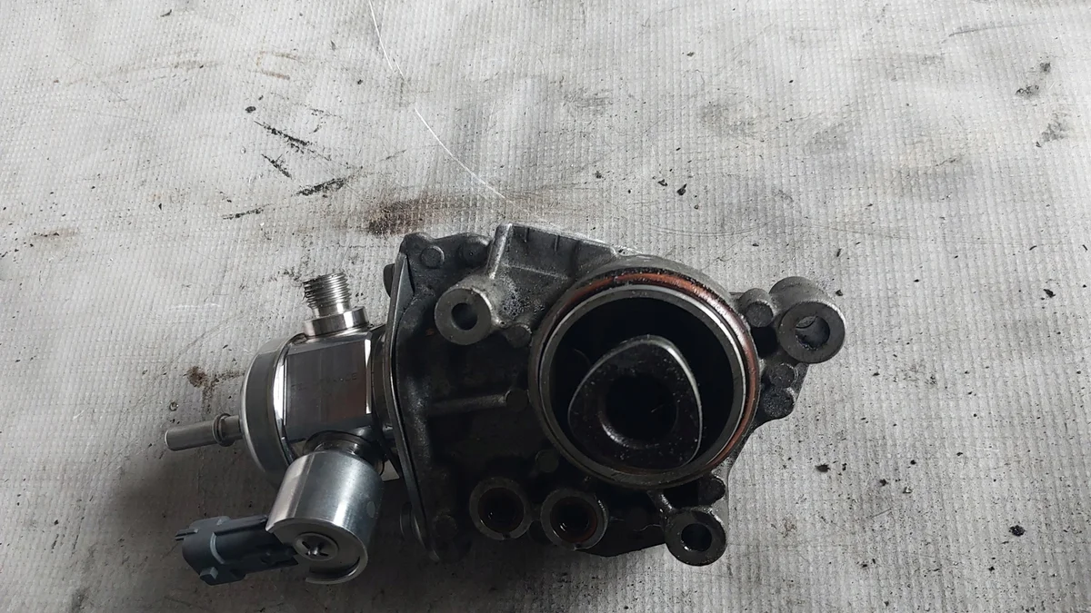 Fuel Injection Pump Peugeot 308 1.6 THP 9815930180