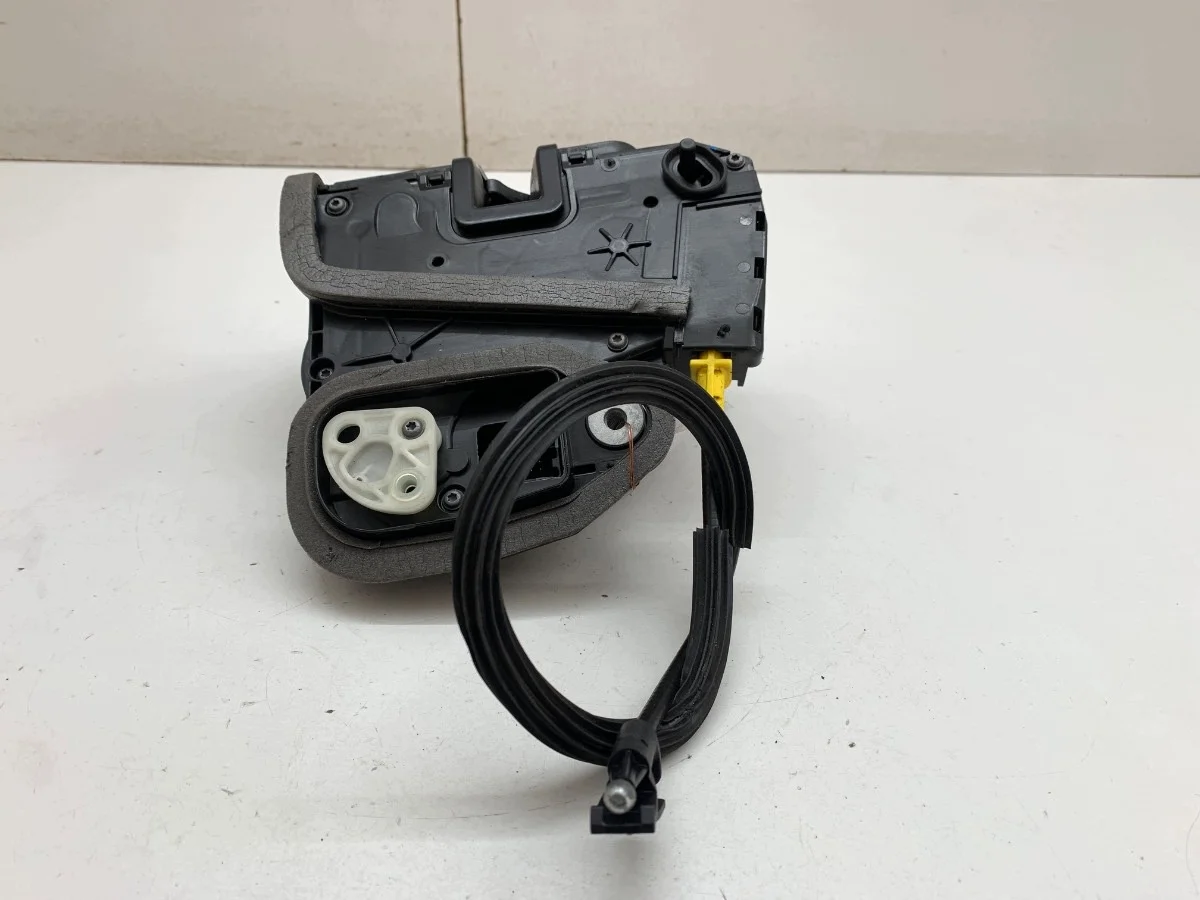 Ovien lukko oikea taka Opel Astra K 13533667