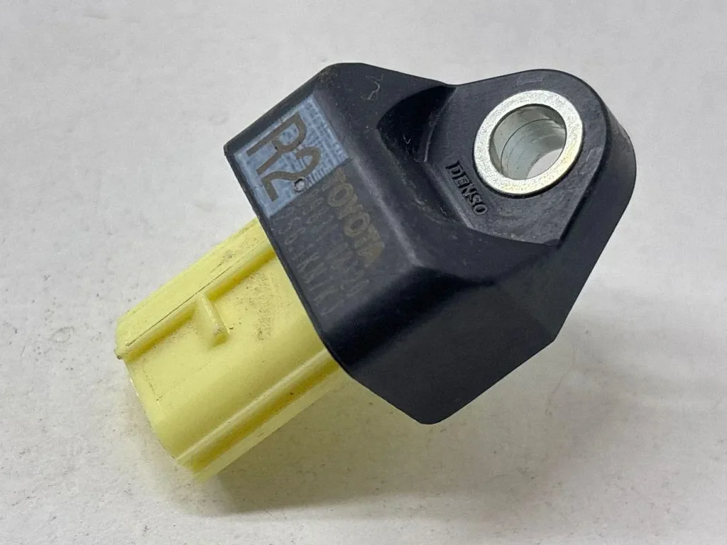 Sensor de Impacto Traseiro Direito Toyota Sienna 8983108110