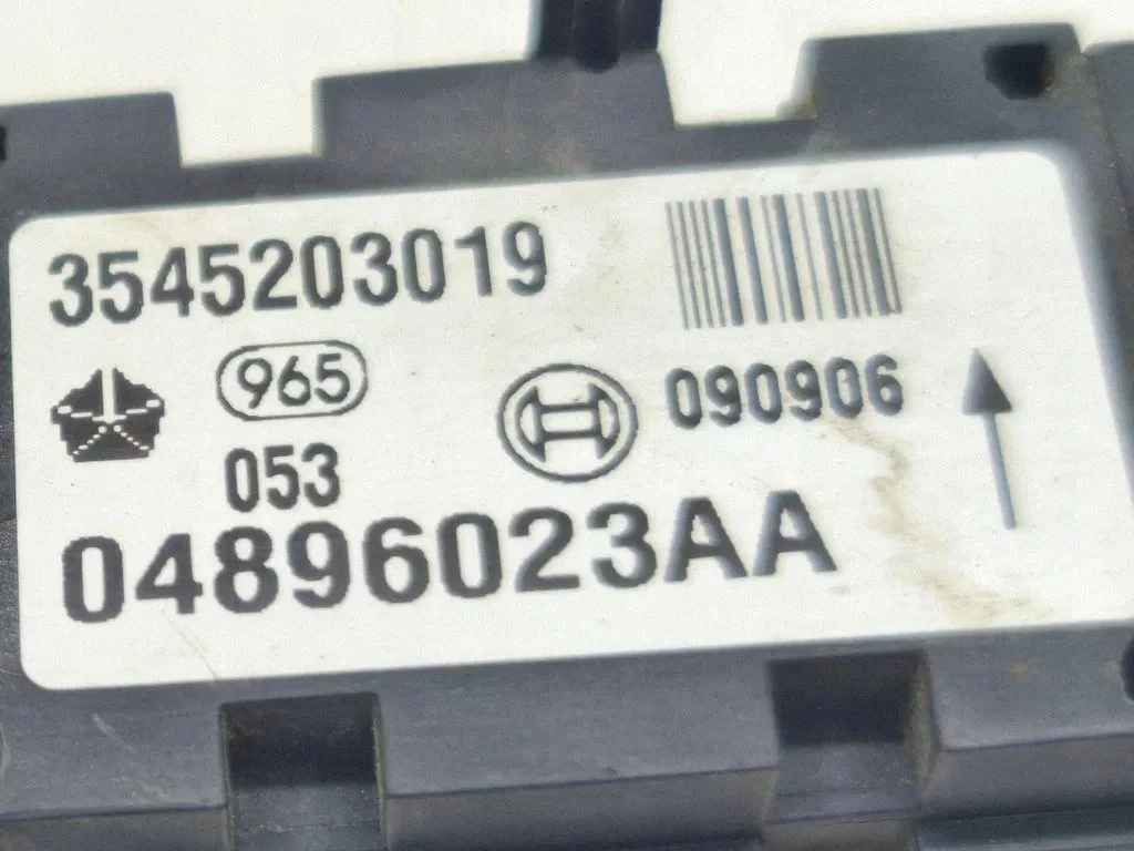Sivutörmäysanturi Chrysler Pacifica 04896023AA image 8