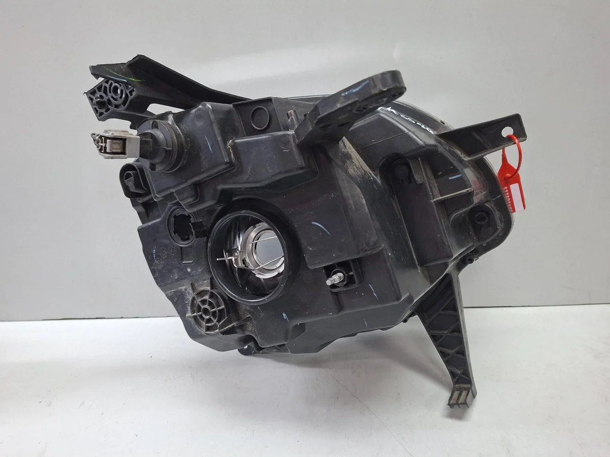 Renault Twingo III Front Left Headlight S27637665 image 3