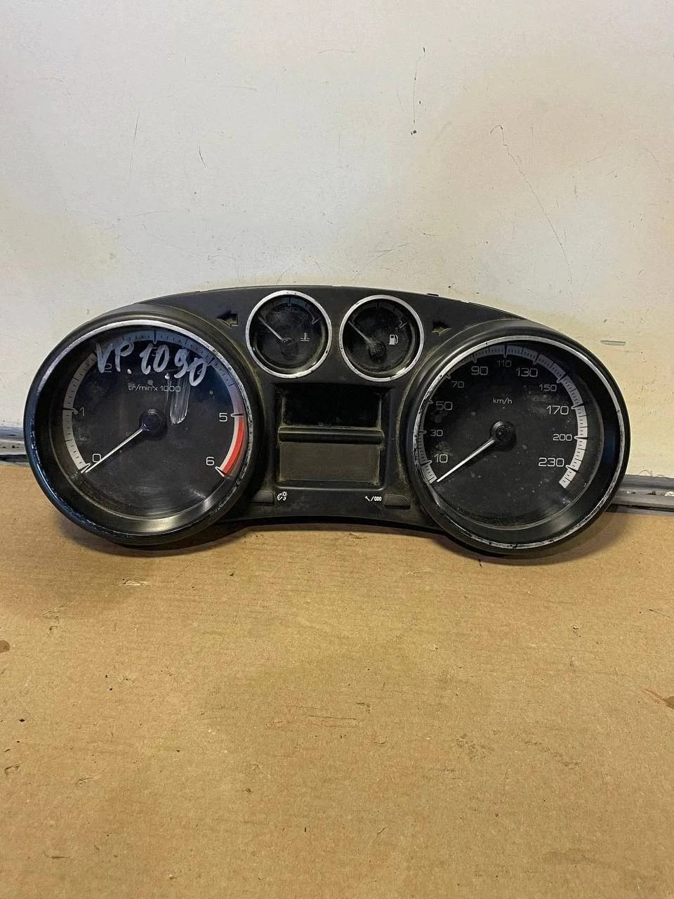 Peugeot 308 Instrument Cluster DTV6129