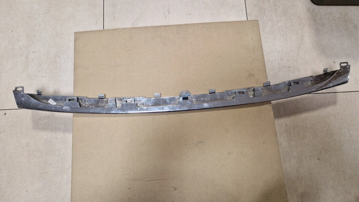 Radiator Grille Trim Strip Renault Scenic 620844457R
