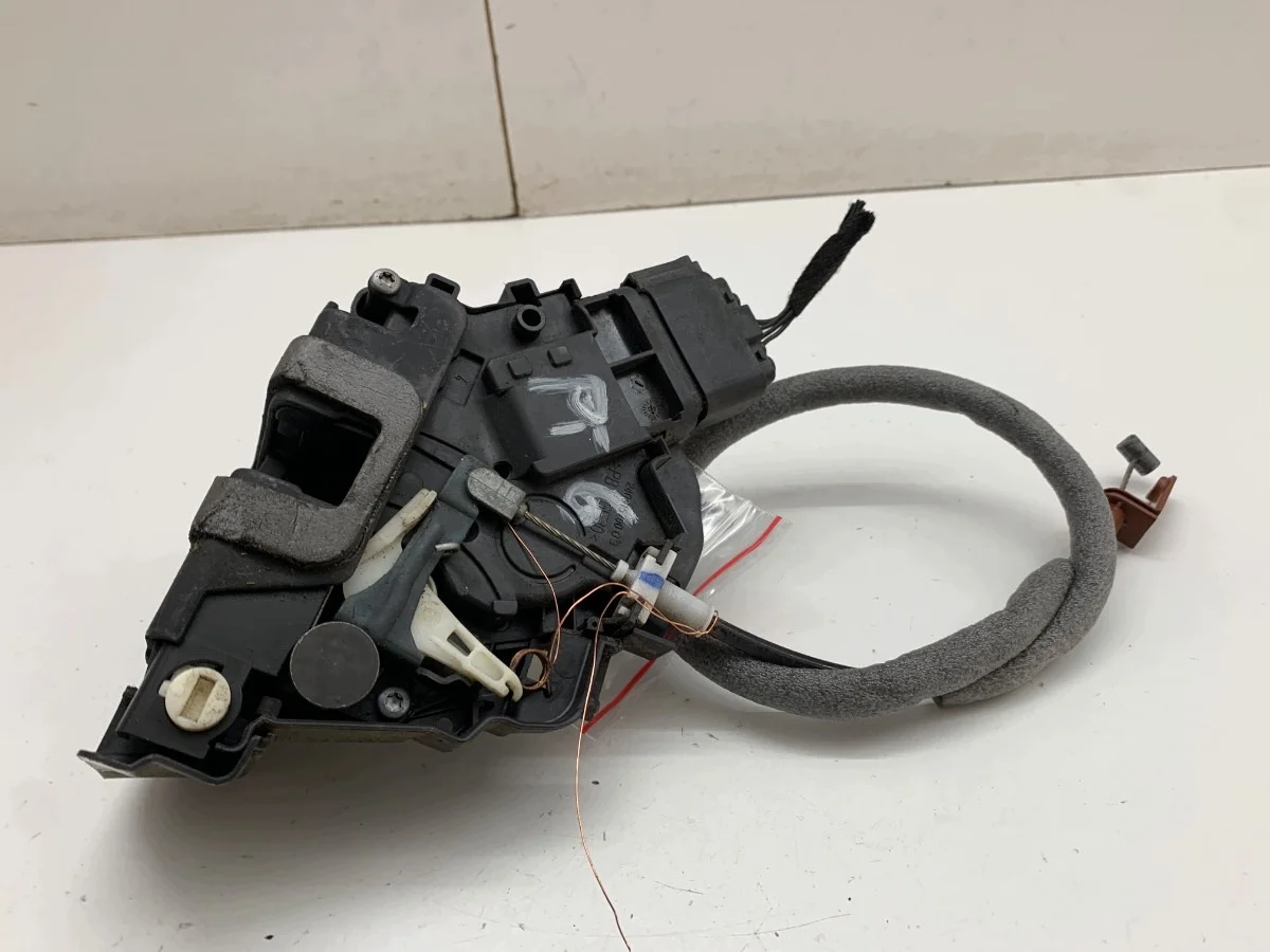 Ford Mondeo MK4 takaluukun lukko 6M2A-R26412-BC