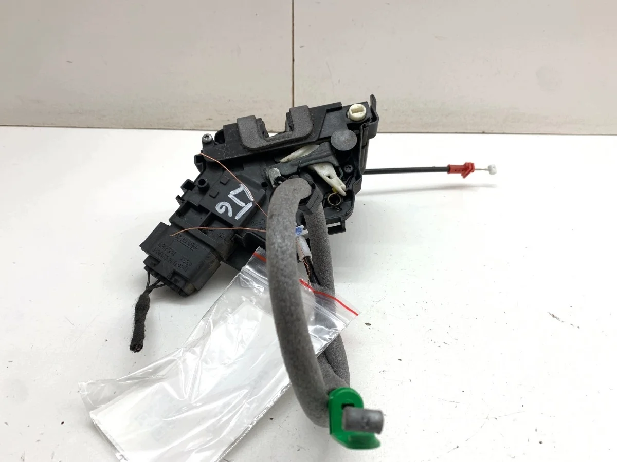 Ovien lukitusmekanismi Ford Mondeo MK4 6M2A-R26413-BC
