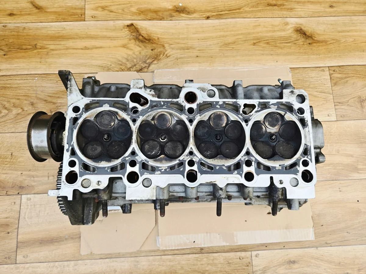 Moottorin sylinterikansi Audi A4 B6 2.0 20V ALT 06B103373AA