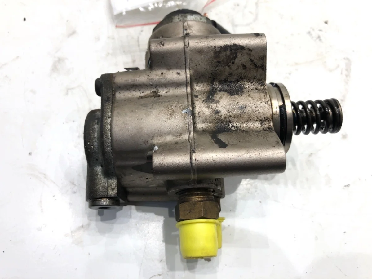 Audi A8 D3 polttoainepumppu 07L127026A image 3