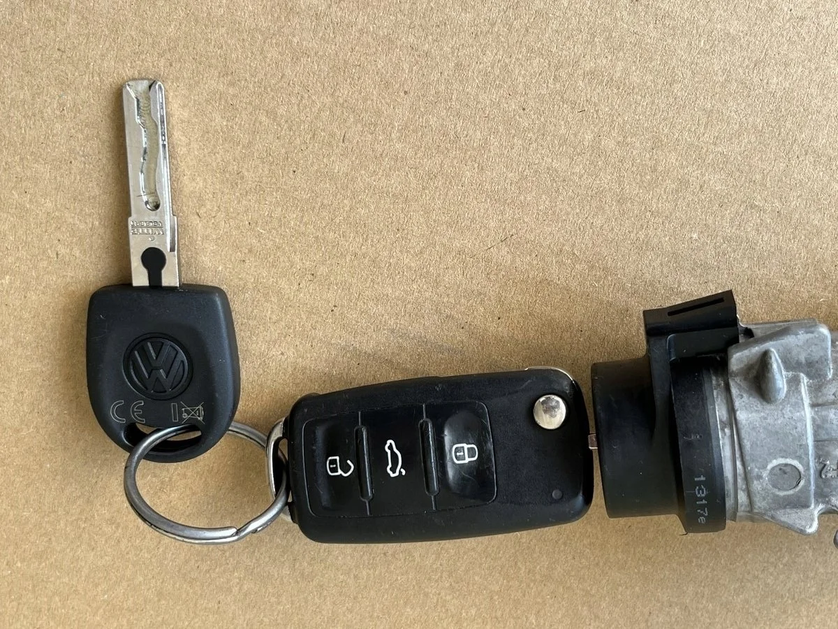 Ignition Switch Seat Mii 6R0905851K thumbnail 3