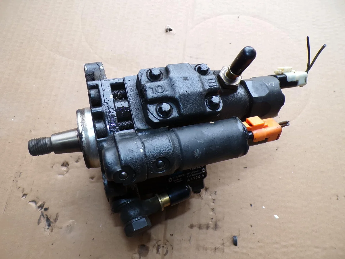 Polttoainepumppu Ford C-Max Peugeot 307 Volvo V40 2.0 HDI TDCI 9636818480
