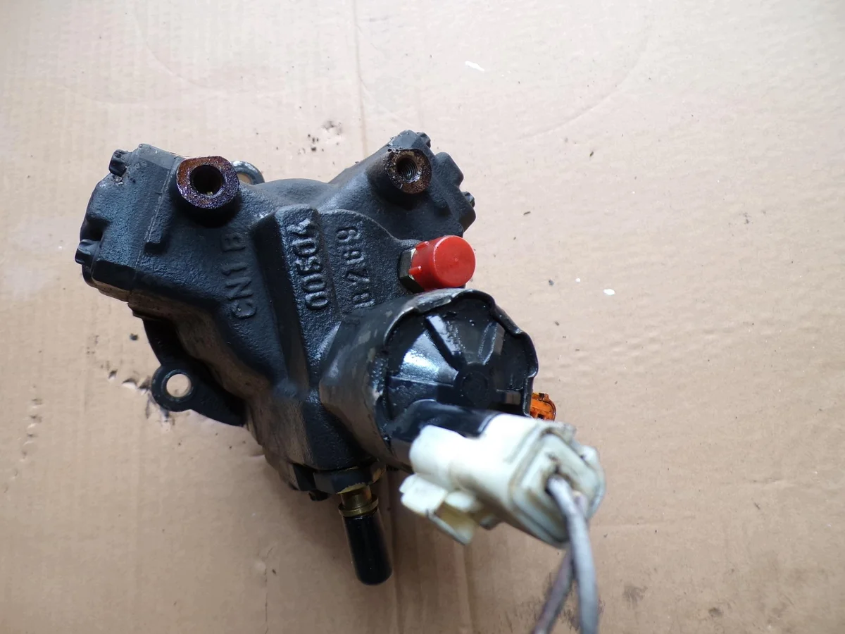 Insprutningspump Ford C-MAX Peugeot 307 Volvo V40 9636818480