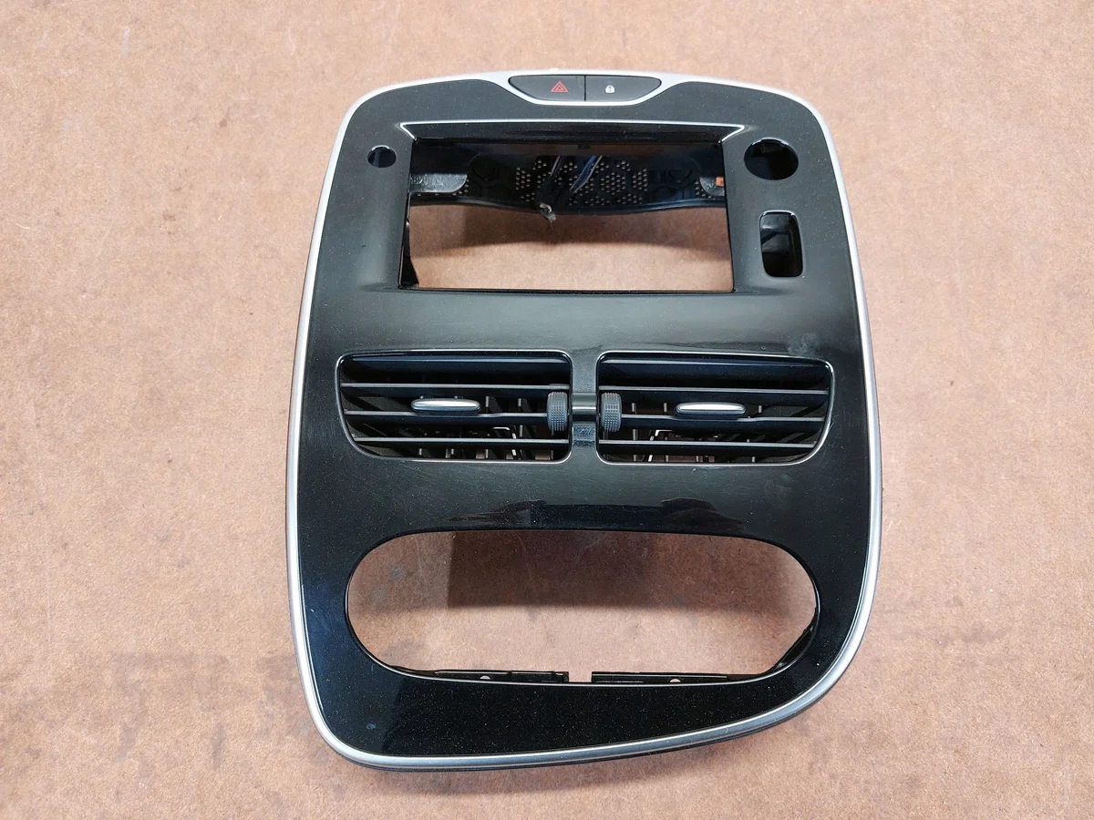 Renault Clio IV Painel Central Cromado 682607616R