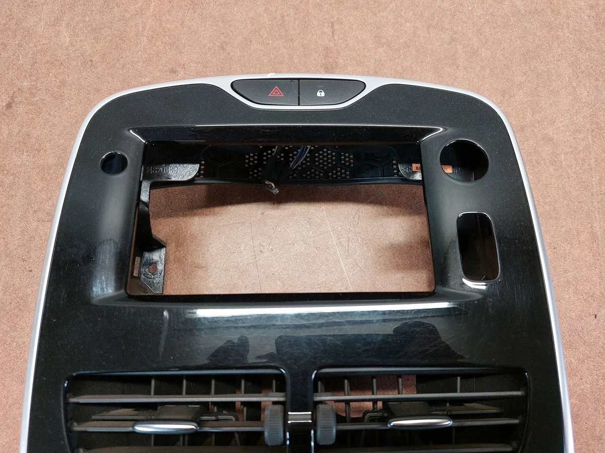 Renault Clio IV mittpanel ram 682607616R