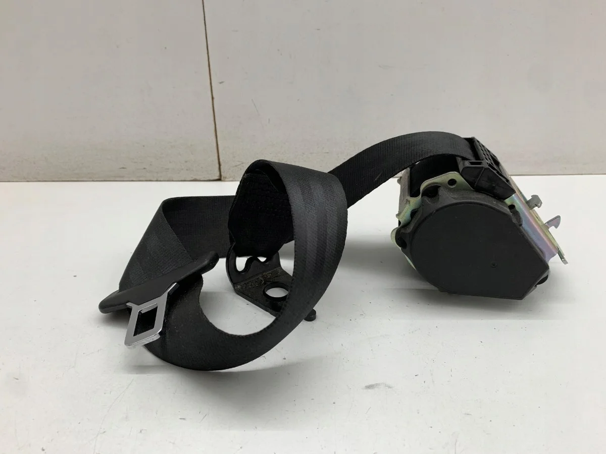 Ceinture de sécurité arrière droite Renault Clio IV 888404130R