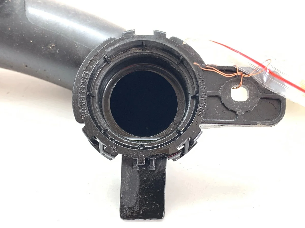 Ilmaputki Peugeot 3008 9824569380 1.2 131hv