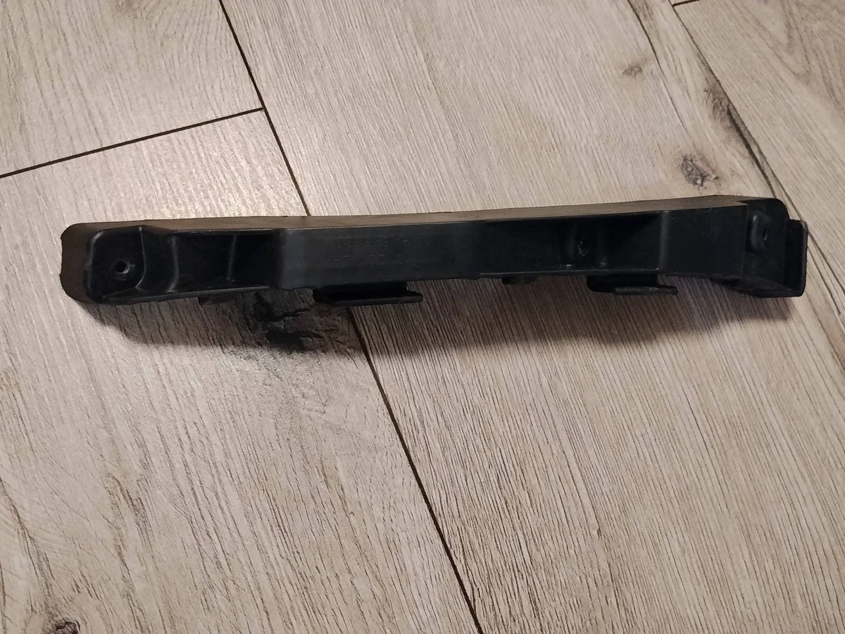 Kia Stonic PA6GF30 - etulokasuojan kiinnike vasen image 5