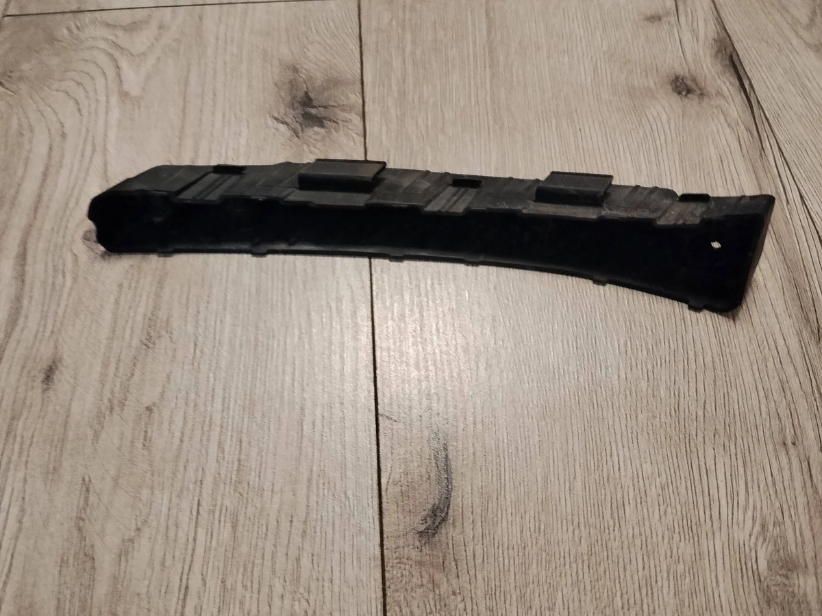 Kia Stonic PA6GF30 - etulokasuojan kiinnike vasen image 7