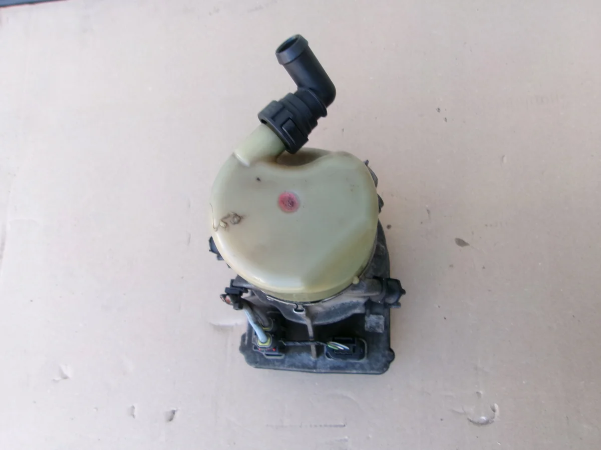 Ohjaustehostimen pumppu Ford Mondeo 6G91-3K514-AM thumbnail 1