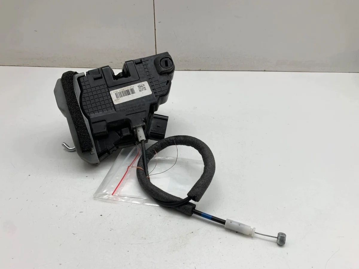 Ovien lukitusmekanismi oikea taka Hyundai i20 II 81420-C8020