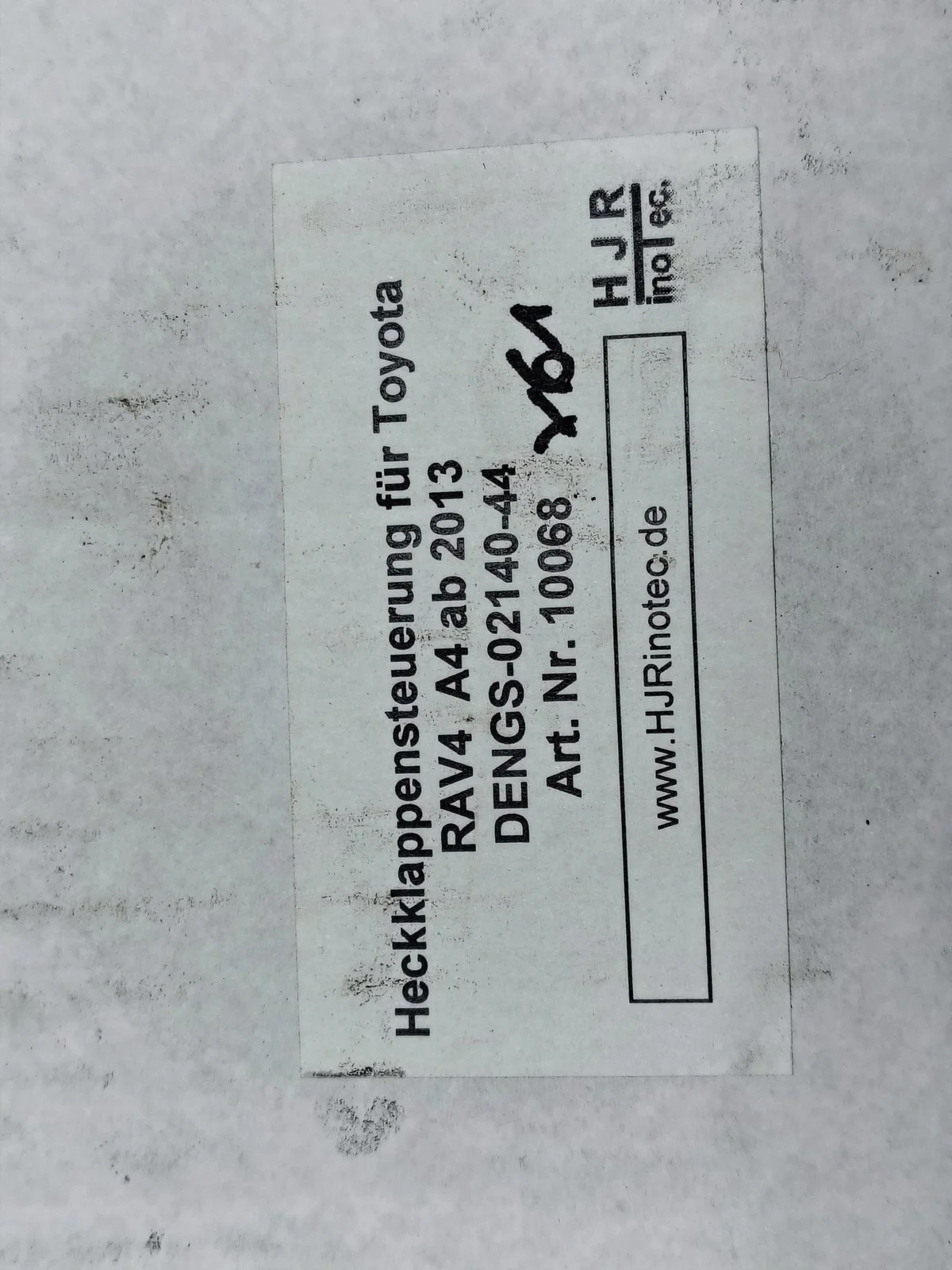 Toyota RAV4 ohjausyksikkö tavaratila