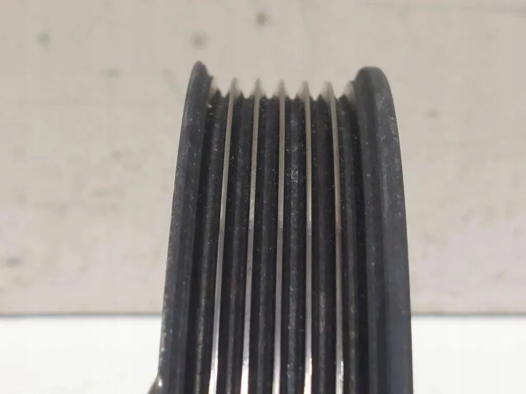 Opel Zafira B kampiakselin hihnapyörä FGP55196301