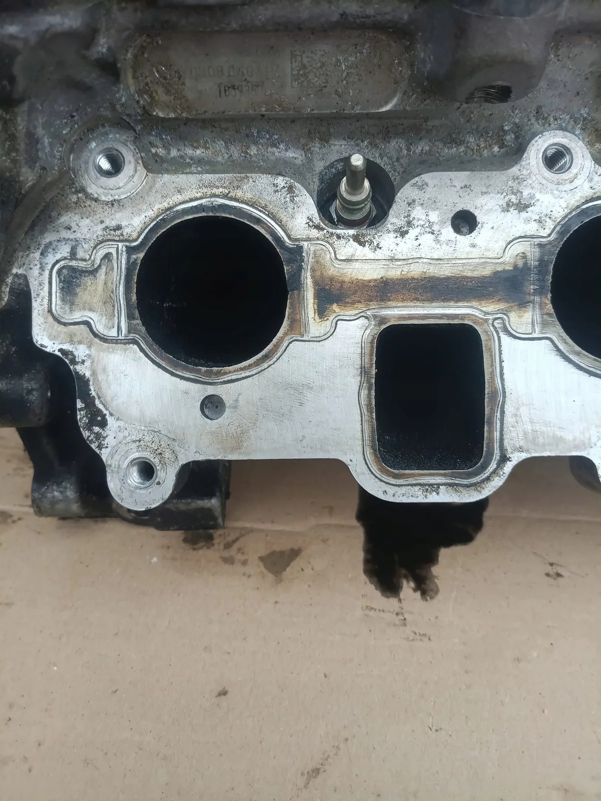 Sylinterikansi Audi A4 B7 2.7 TDI 059103063CT image 10