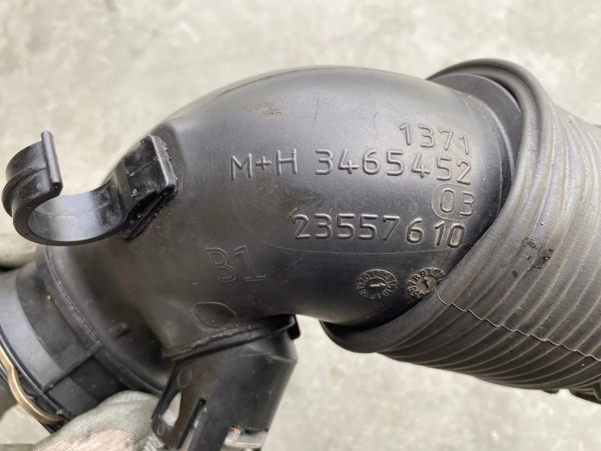 Toyota Verso Avensis T27 ilmanotto putki 1,6 d4d 23557610