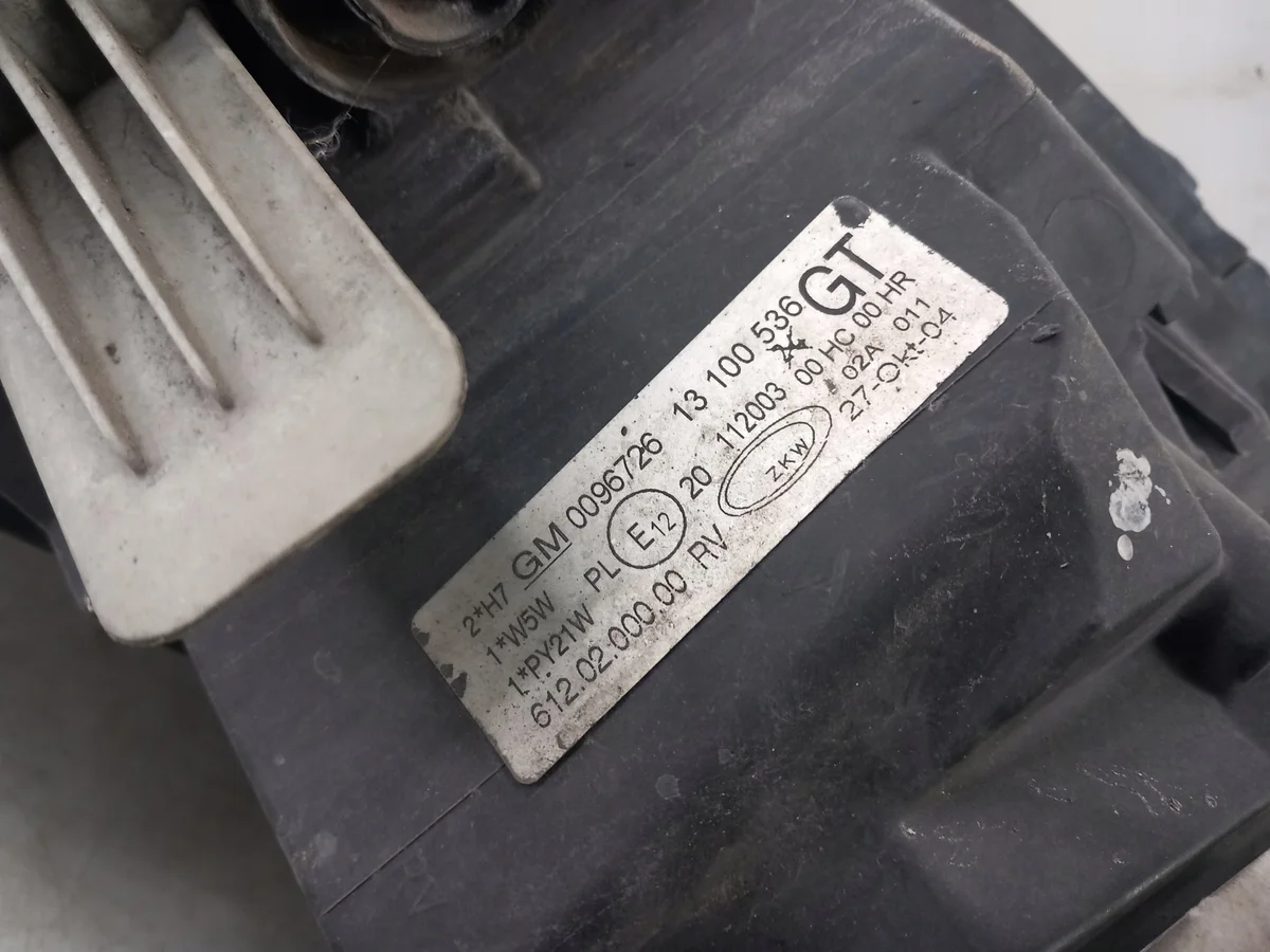 Lámpara Derecha Opel Corsa OEM 0096726