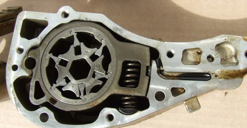 BMW E87 E90 E91 Pompe à huile 7544555756702815051207 image 3