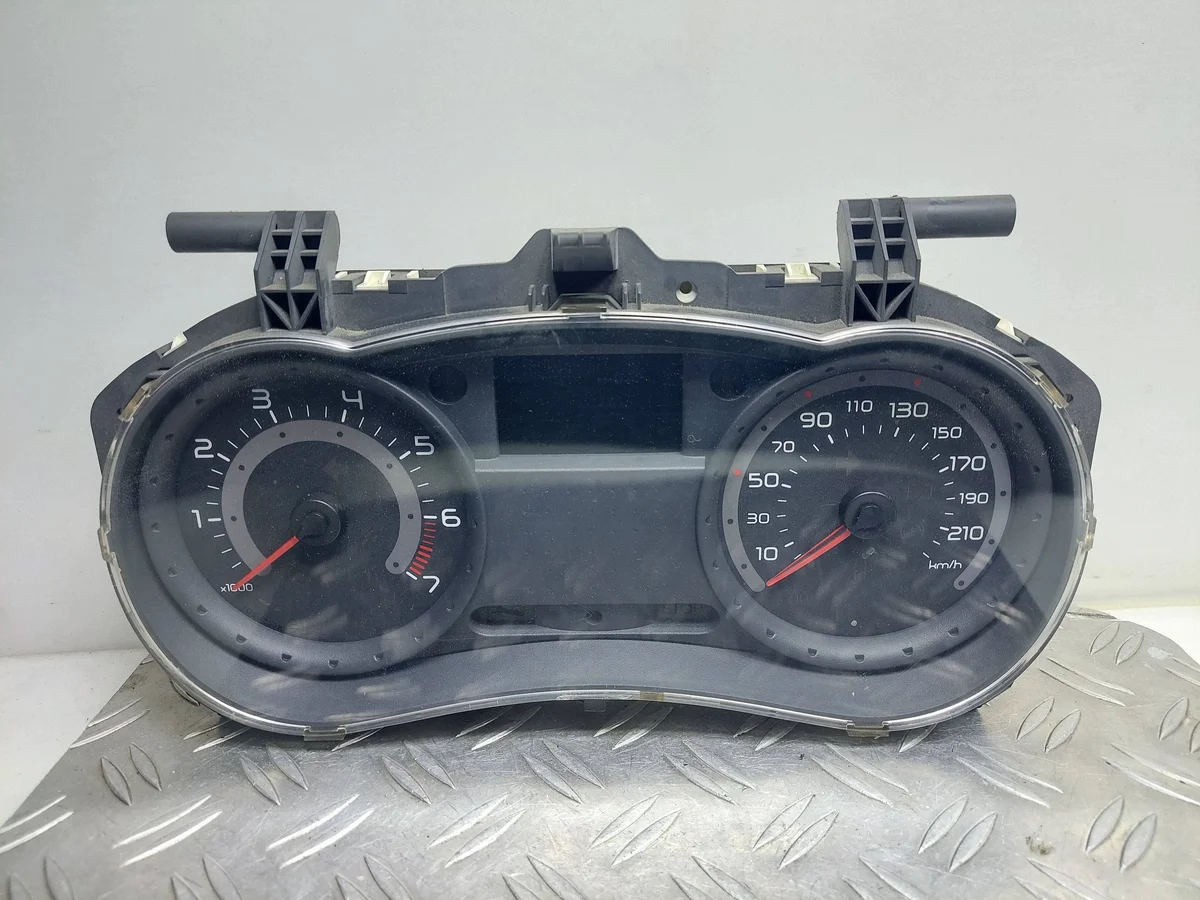 Nopeusmittari Renault Clio III 1.2 8200316824G