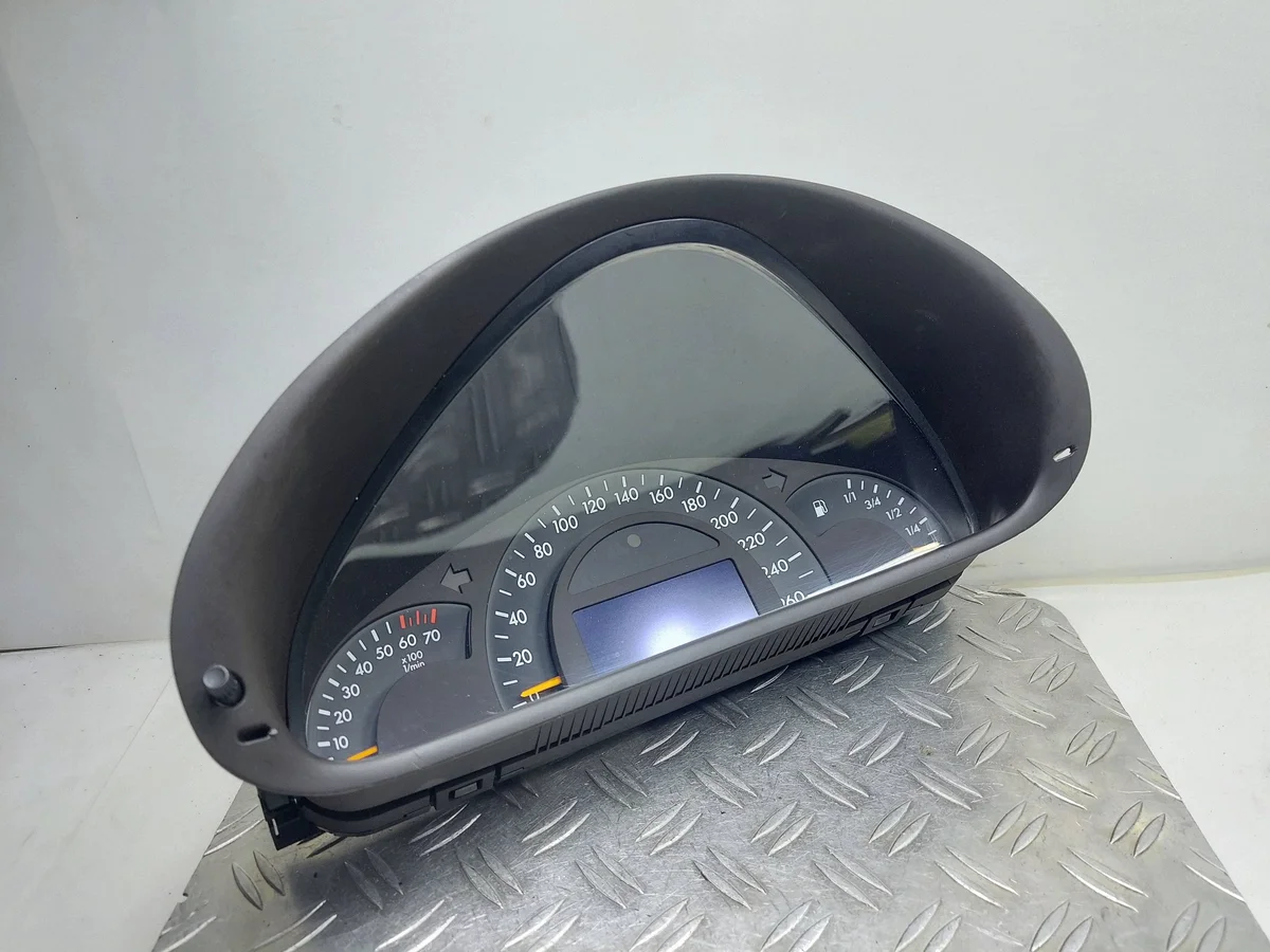 Compteur Mercedes W203 1.8 A2035402647