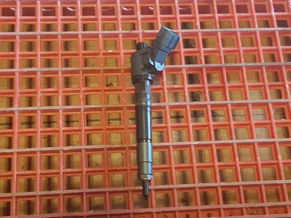Inyector Volvo XC60 2.0L Diésel OEM 0180 image 3