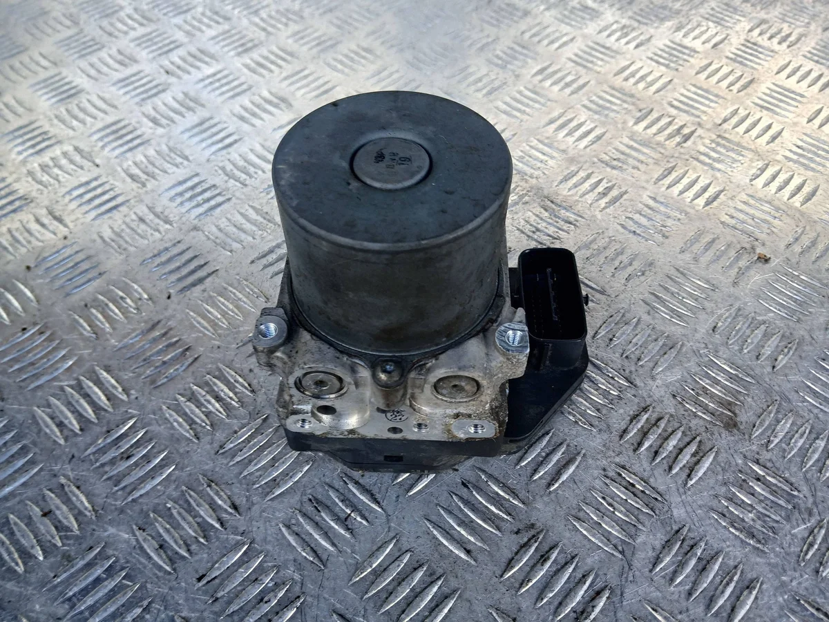 Toyota RAV4 ABS-jarrupumppu 4454042211 image 4