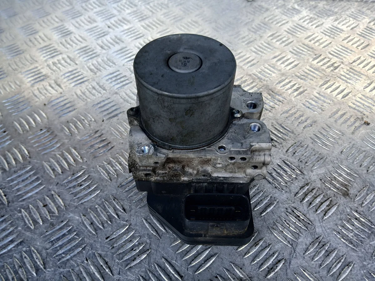 Toyota RAV4 ABS-jarrupumppu 4454042211 image 5