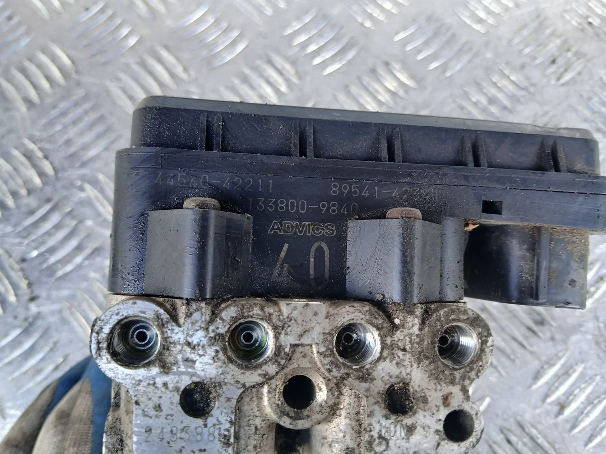 Toyota RAV4 ABS-jarrupumppu 4454042211 image 6