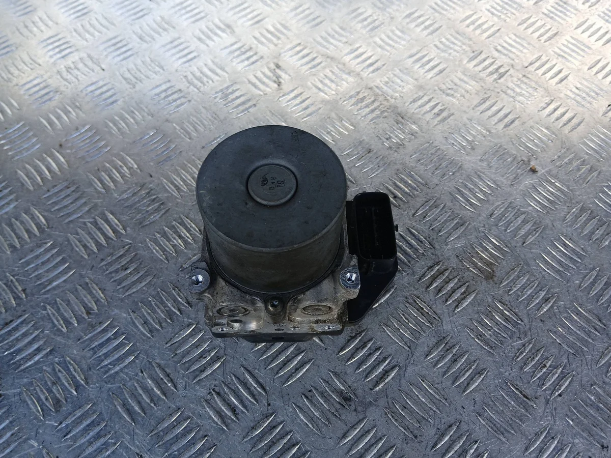 Toyota RAV4 ABS-jarrupumppu 4454042211 image 7