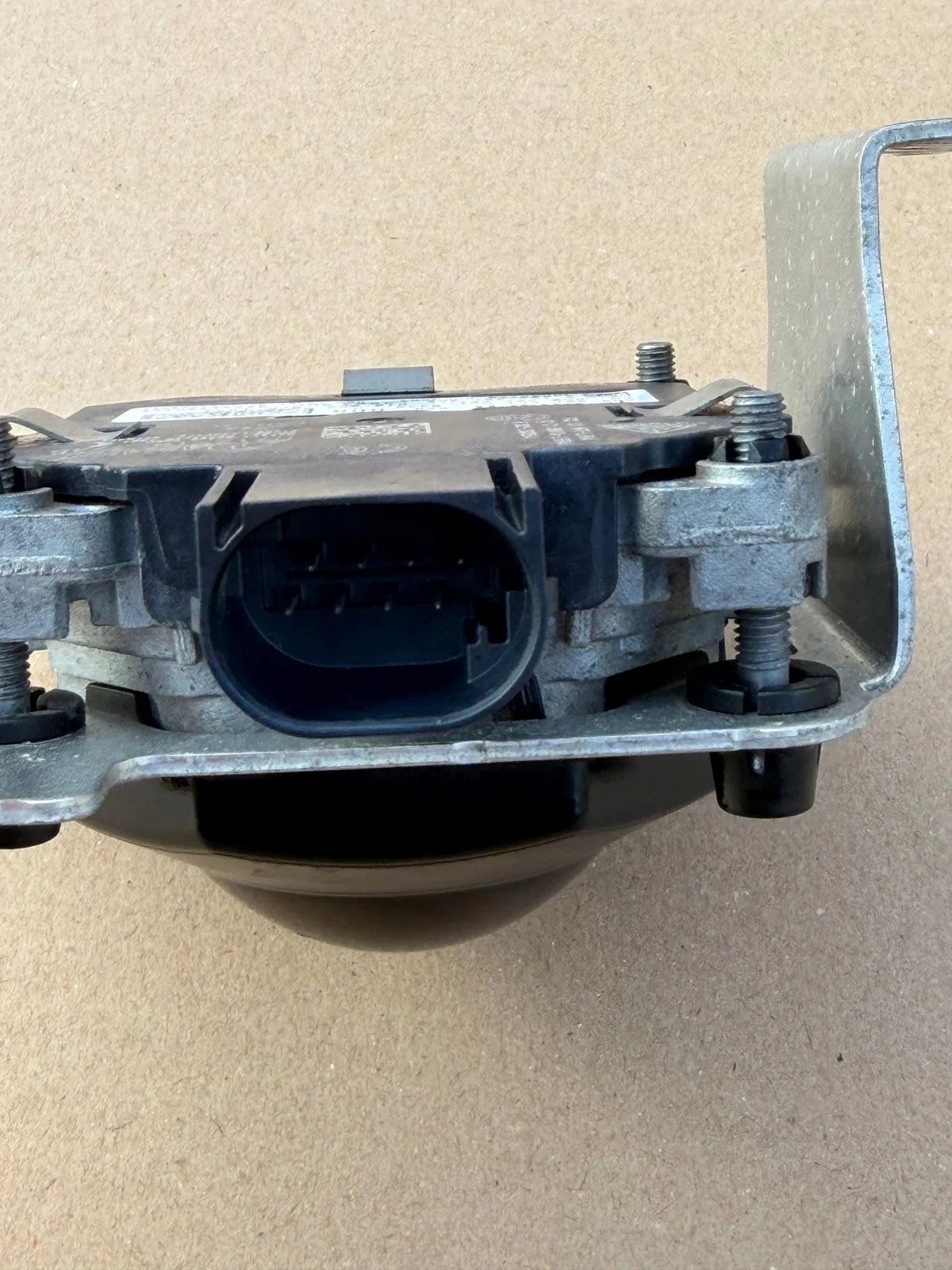 Tutka Distronic ACC oikea Audi A4 B9 8W0907561C image 3
