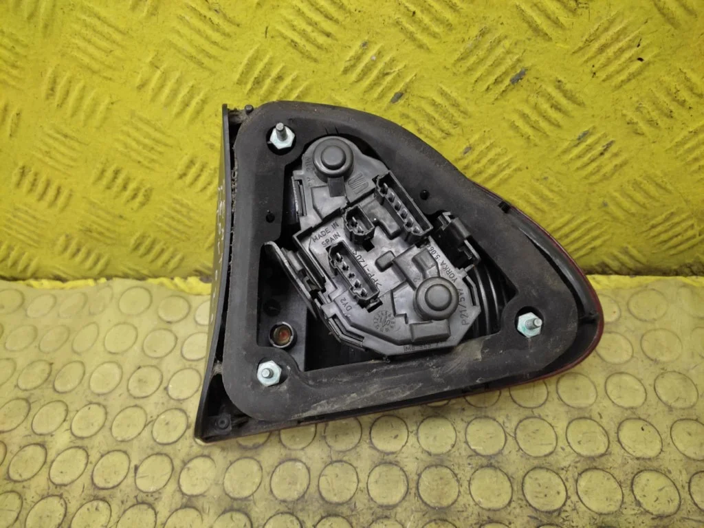 Rückleuchte links SEAT LEON 1M6945095