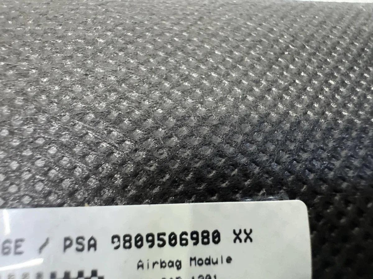 Istuintyyny oikea Peugeot 3008 II 9809506980-01