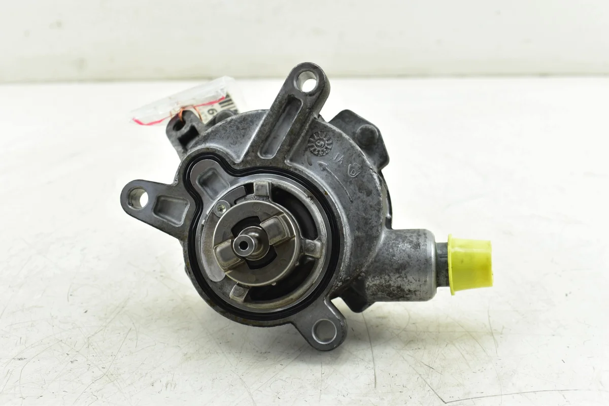 Bomba de Vácuo Volvo 30677904