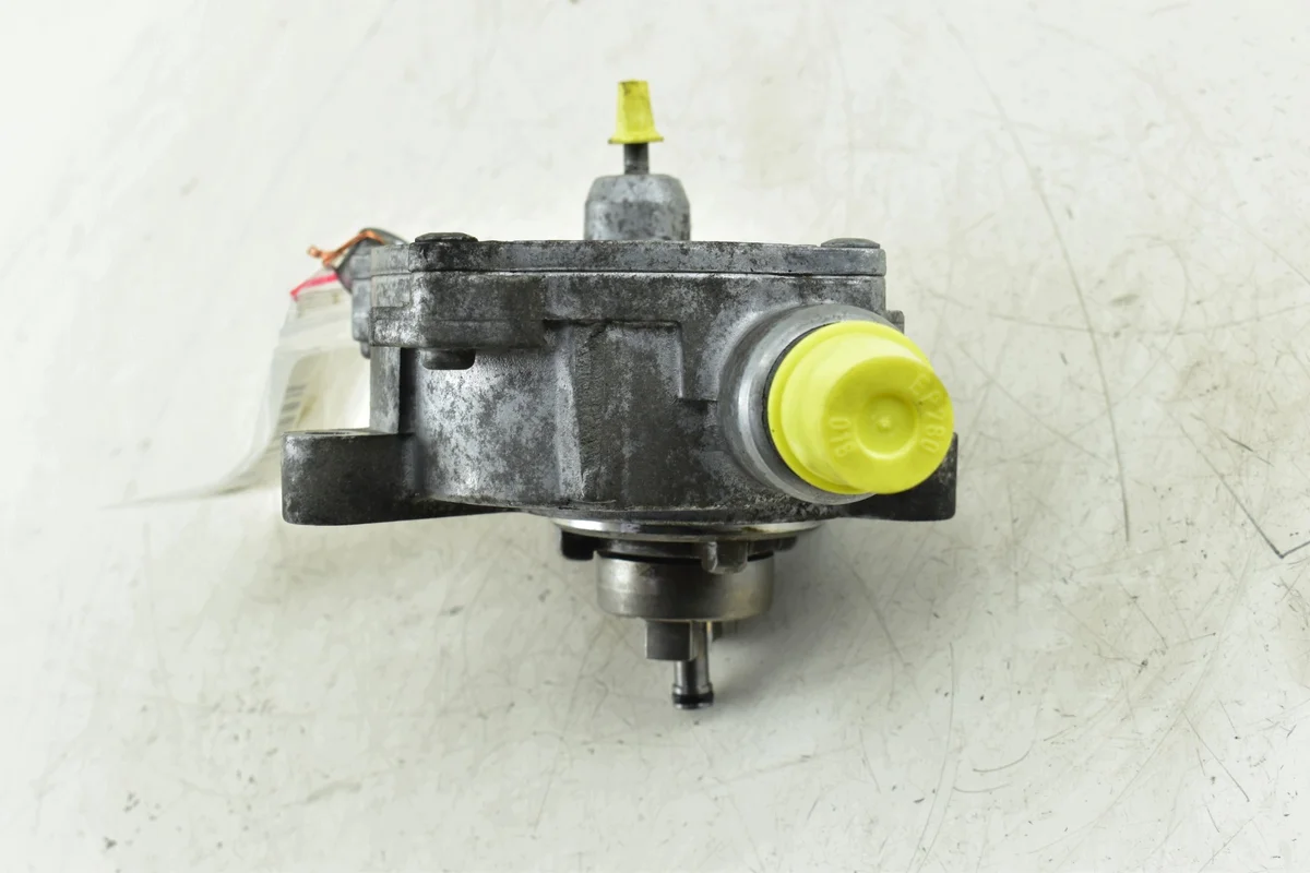 Pompa Vacum Volvo 30677904 image 3